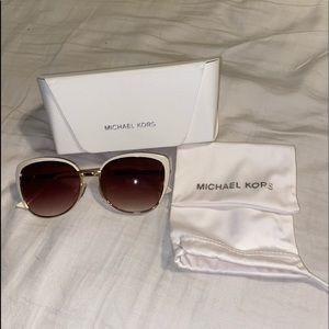 Michael Khors case & glasses